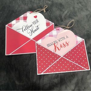 ♥️🆕♥️ Bundle‎ of 2 Envelope Shaped Hanging Wall Signs Sealed with a Kiss…